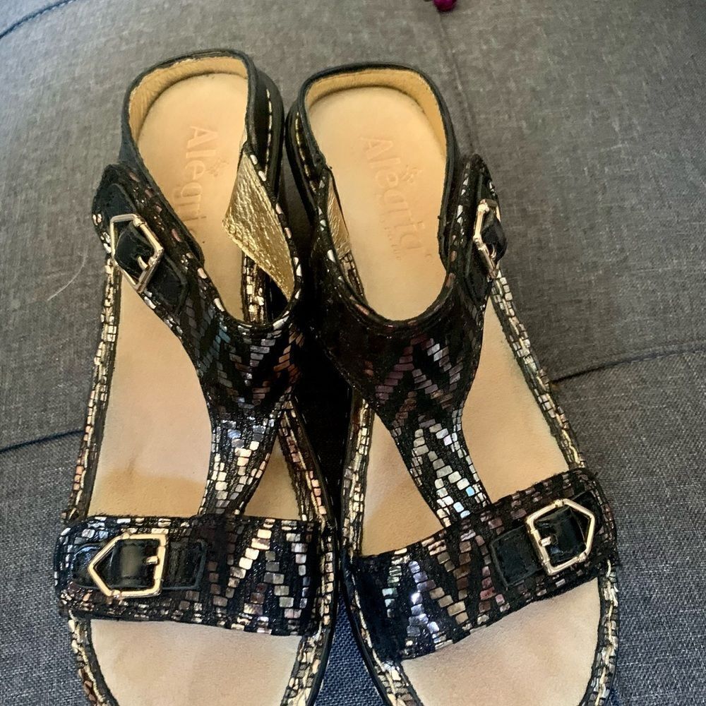 Alegria Women's Lara Wedge Sandal Shmancy Bronze - Picture 3 of 3